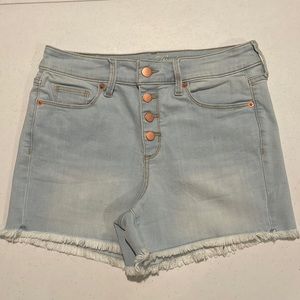 Universal Thread Women’s size 6/28 button up jean shorts